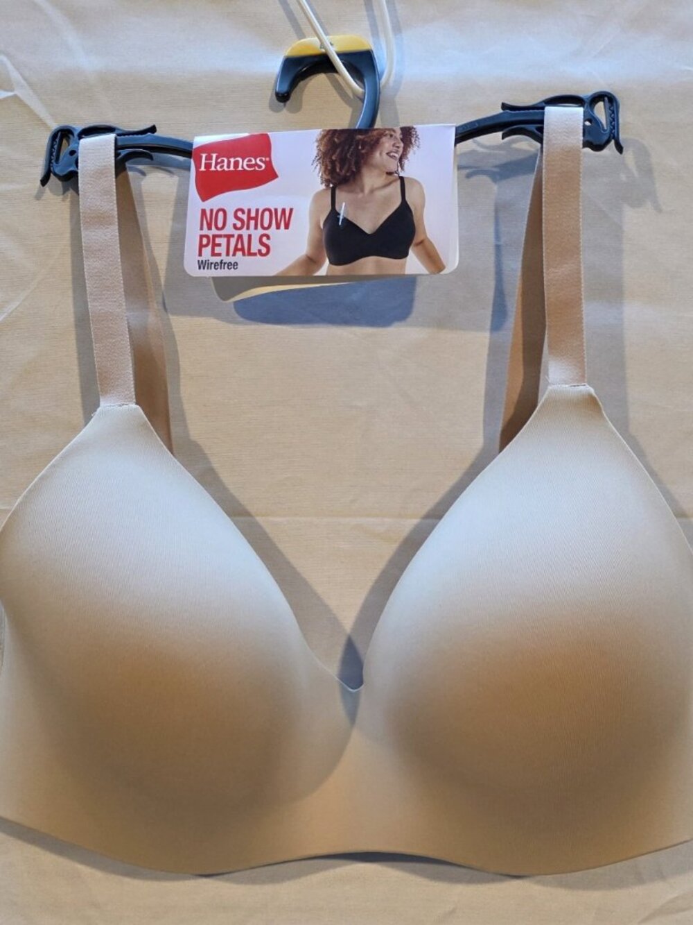 *Hanes Women's Concealing Petals Wireless Bra with Convertible Straps*